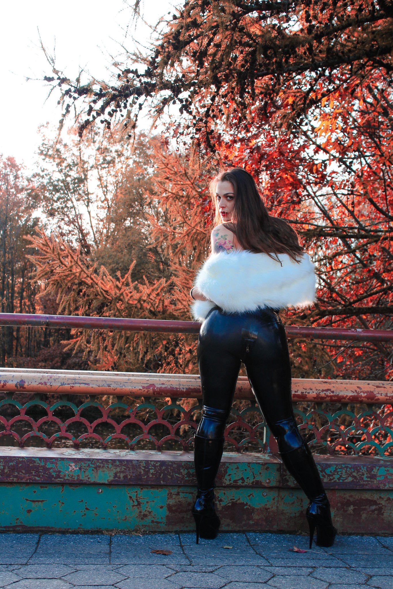 New York Dominatrix Mistress Pomf ass worship in black latex